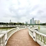 Fully Furnished Studio, 5 Star Class Apt With Gym, Pools, Tennis Yard & Other Outdoor Sport