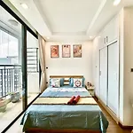 Fully Furnished Studio, 5 Star Class Apt With Gym, Pools, Tennis Yard & Other Outdoor Sport