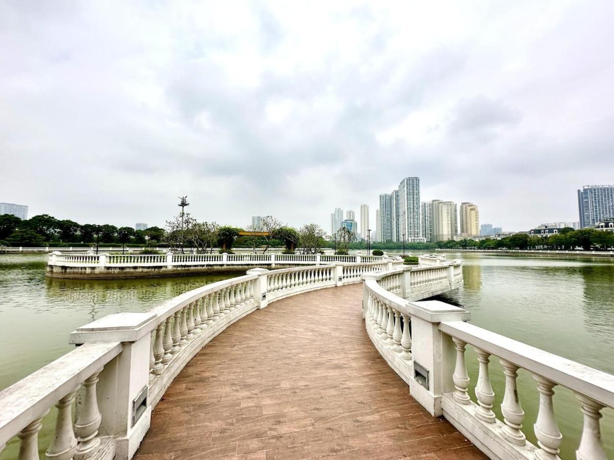Fully Furnished Studio, 5 Star Class With Gym, Pools, Tennis Yard & Other Outdoor Sport *