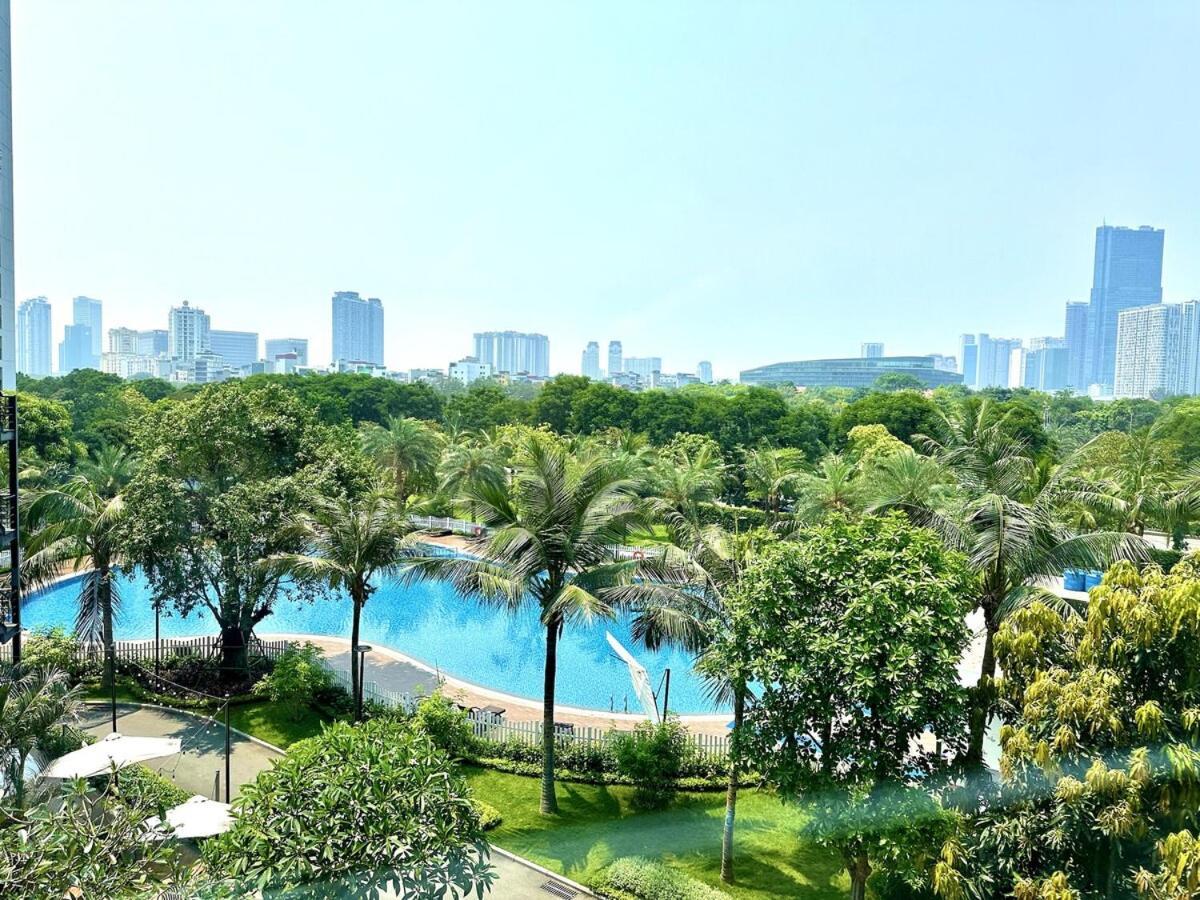 Fully Furnished Studio, 5 Star Class With Gym, Pools, Tennis Yard & Other Outdoor Sport Căn hộ