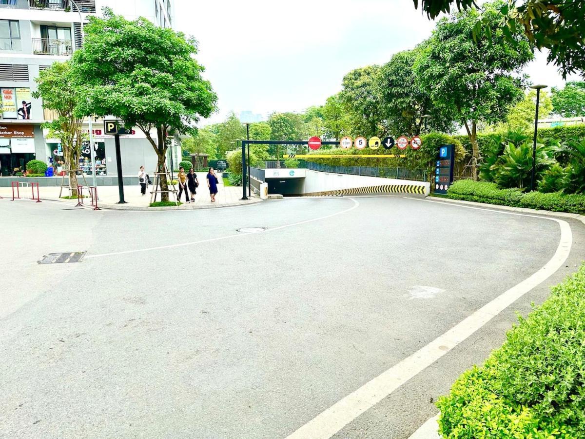 Fully Furnished Studio, 5 Star Class With Gym, Pools, Tennis Yard & Other Outdoor Sport *