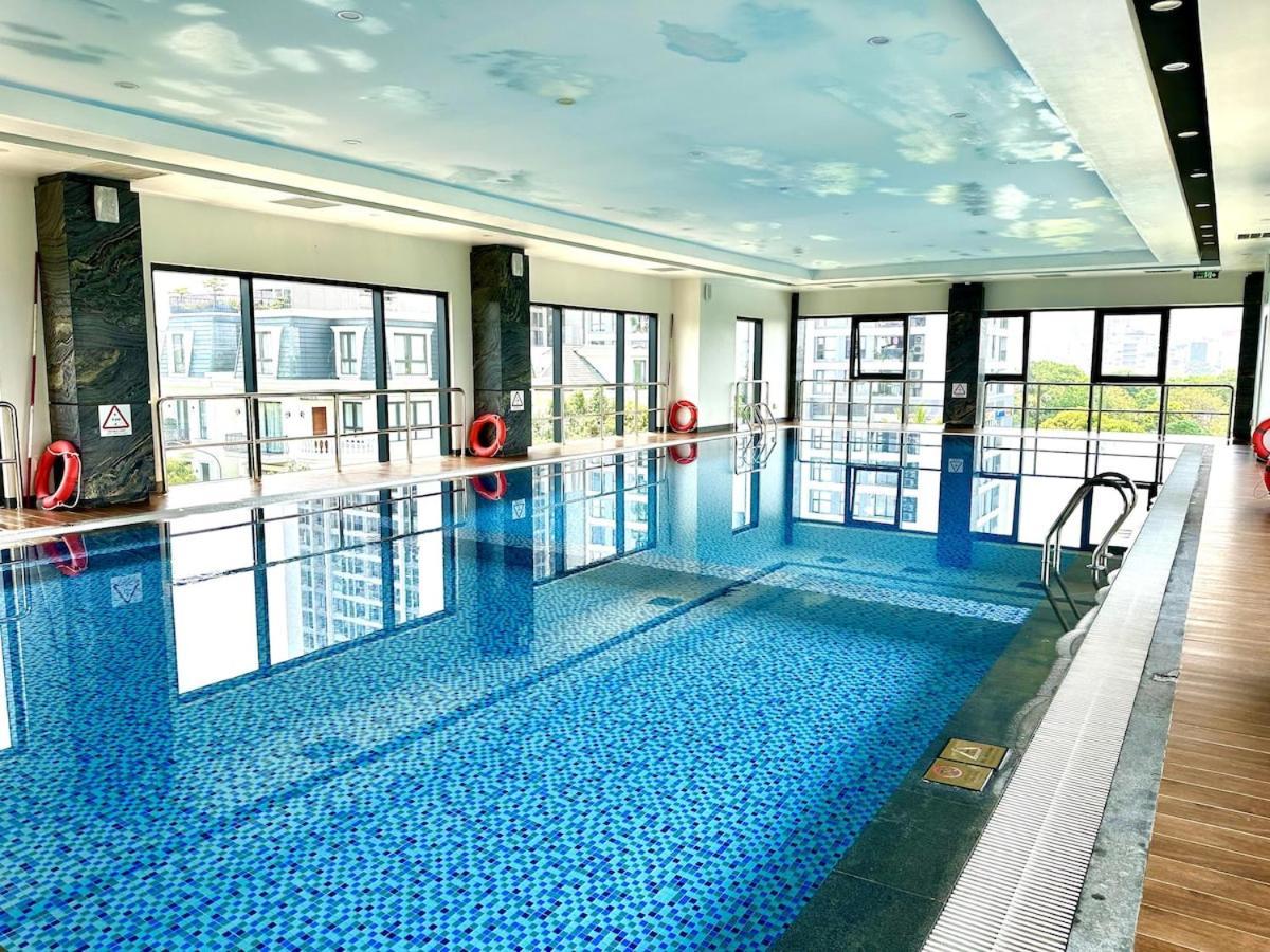 Fully Furnished Studio, 5 Star Class With Gym, Pools, Tennis Yard & Other Outdoor Sport