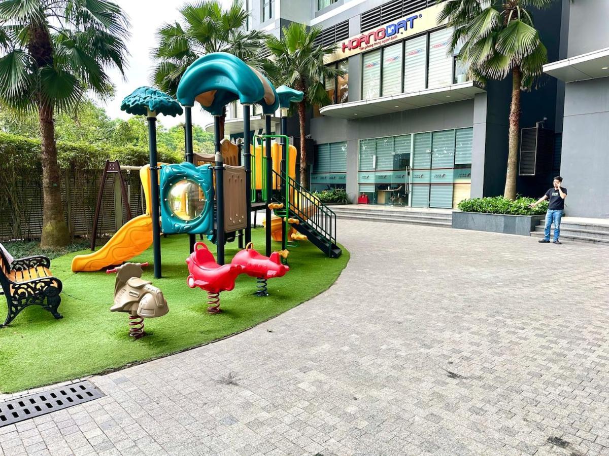 Căn hộ Fully Furnished Studio, 5 Star Class With Gym, Pools, Tennis Yard & Other Outdoor Sport *