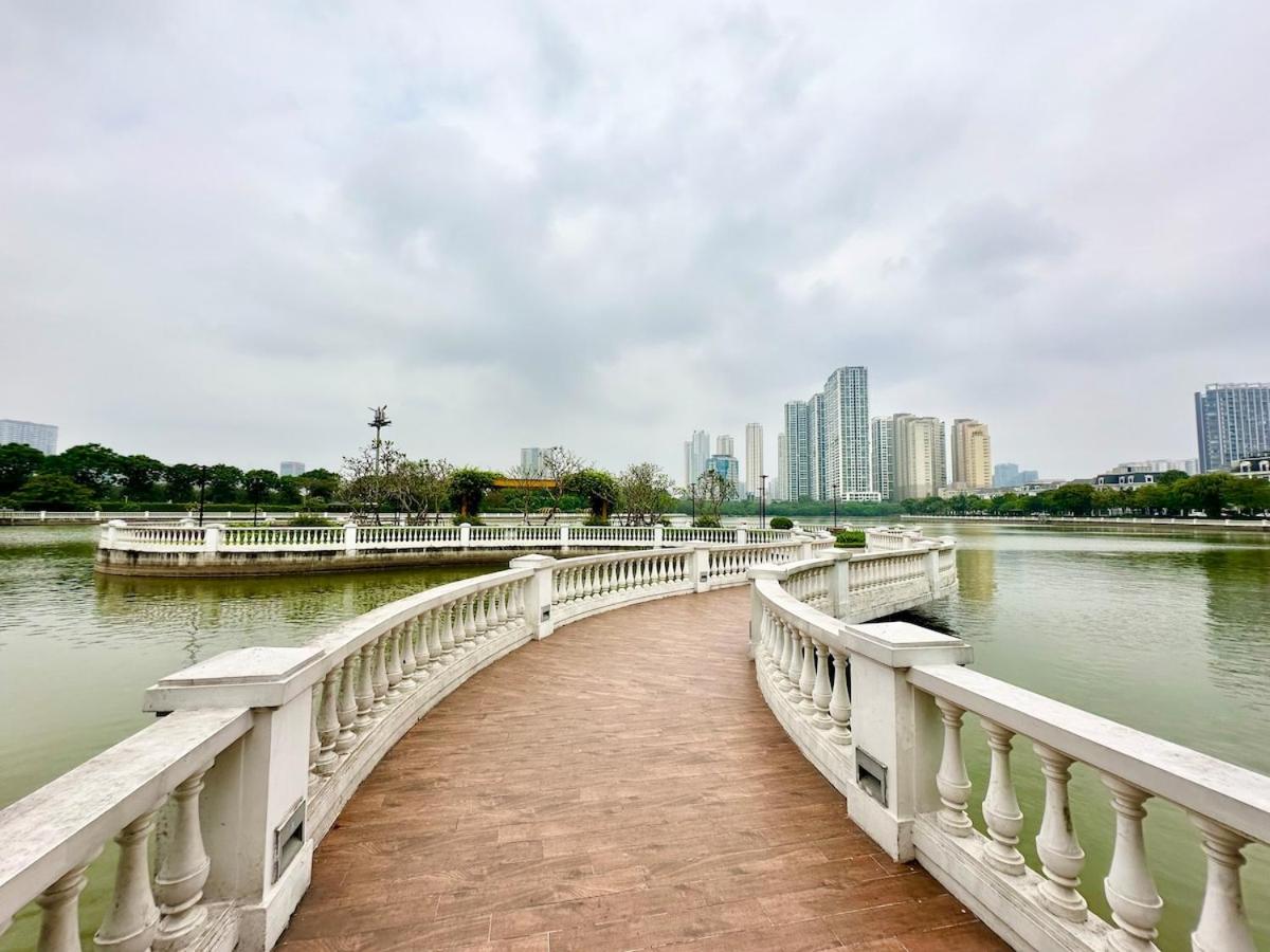Fully Furnished Studio, 5 Star Class With Gym, Pools, Tennis Yard & Other Outdoor Sport Hà Nội