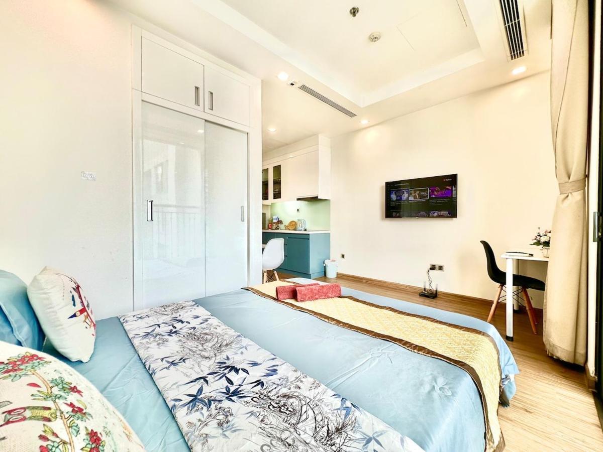 Căn hộ Fully Furnished Studio, 5 Star Class With Gym, Pools, Tennis Yard & Other Outdoor Sport