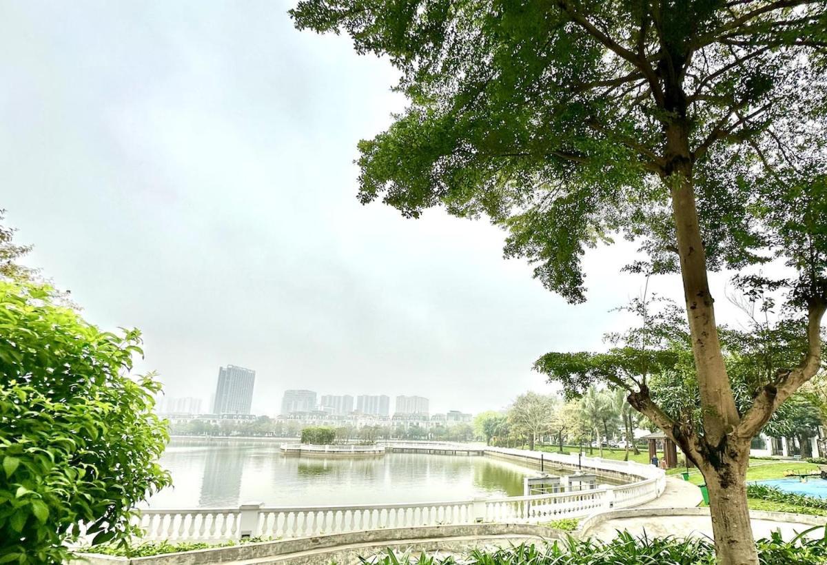Căn hộ Fully Furnished Studio, 5 Star Class With Gym, Pools, Tennis Yard & Other Outdoor Sport