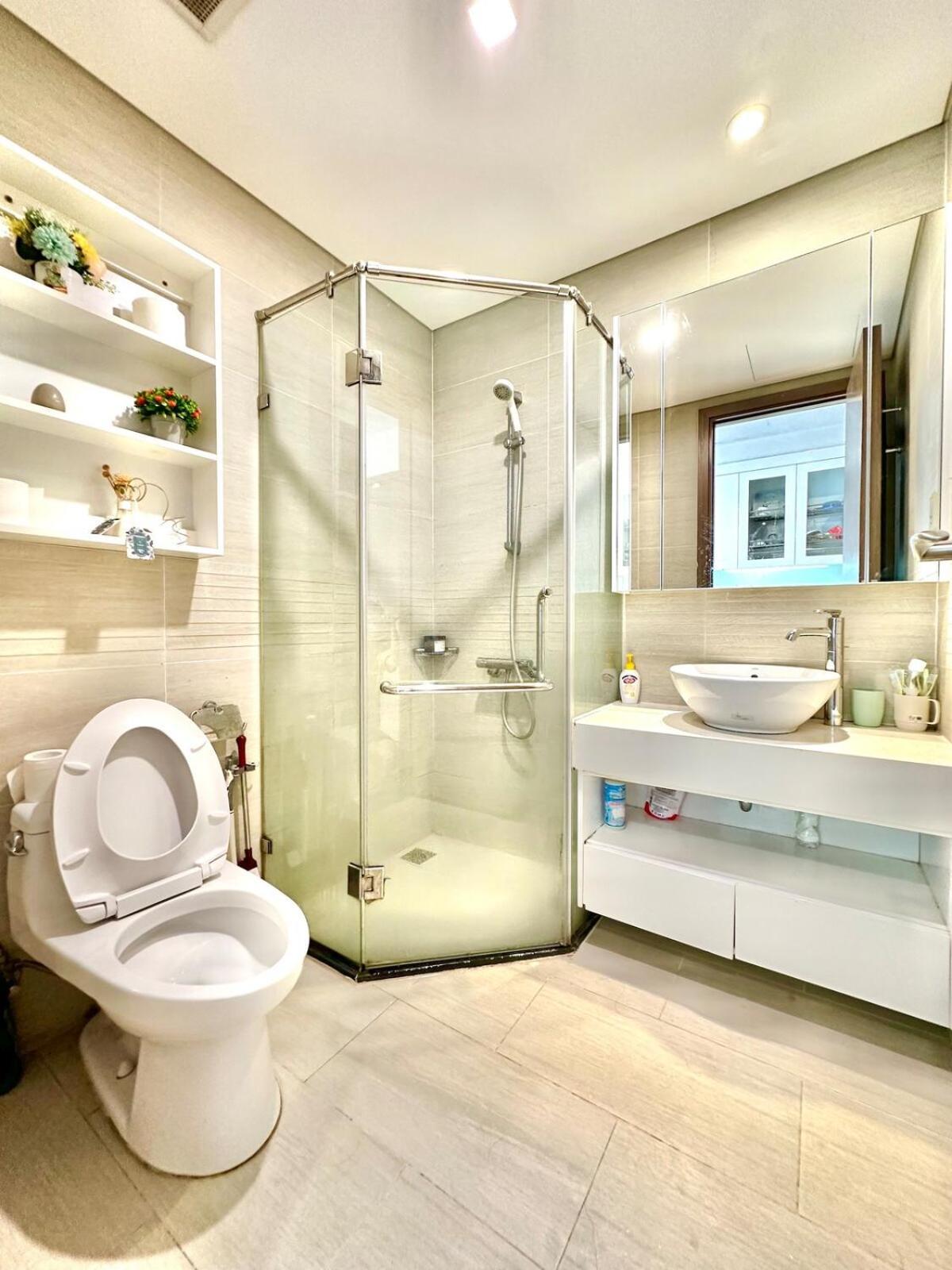 Căn hộ Fully Furnished Studio, 5 Star Class With Gym, Pools, Tennis Yard & Other Outdoor Sport *