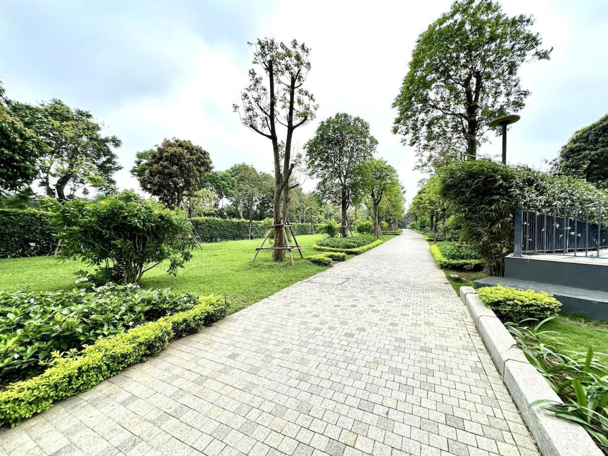 Fully Furnished Studio, 5 Star Class With Gym, Pools, Tennis Yard & Other Outdoor Sport *