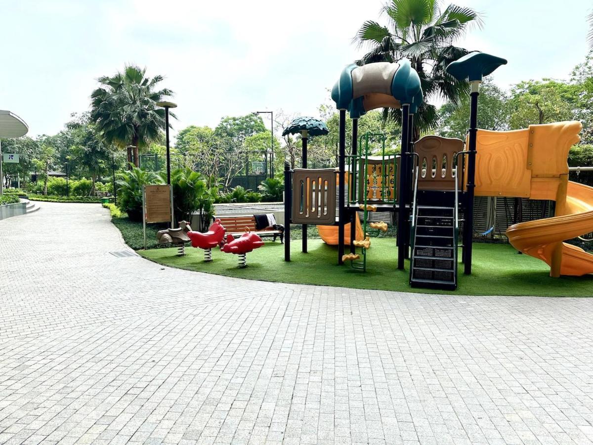 Fully Furnished Studio, 5 Star Class With Gym, Pools, Tennis Yard & Other Outdoor Sport Hà Nội