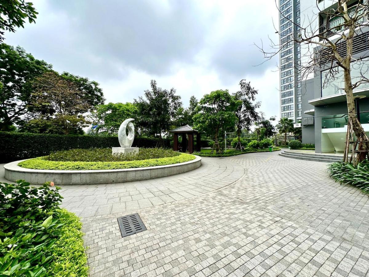 Fully Furnished Studio, 5 Star Class With Gym, Pools, Tennis Yard & Other Outdoor Sport * Hà Nội