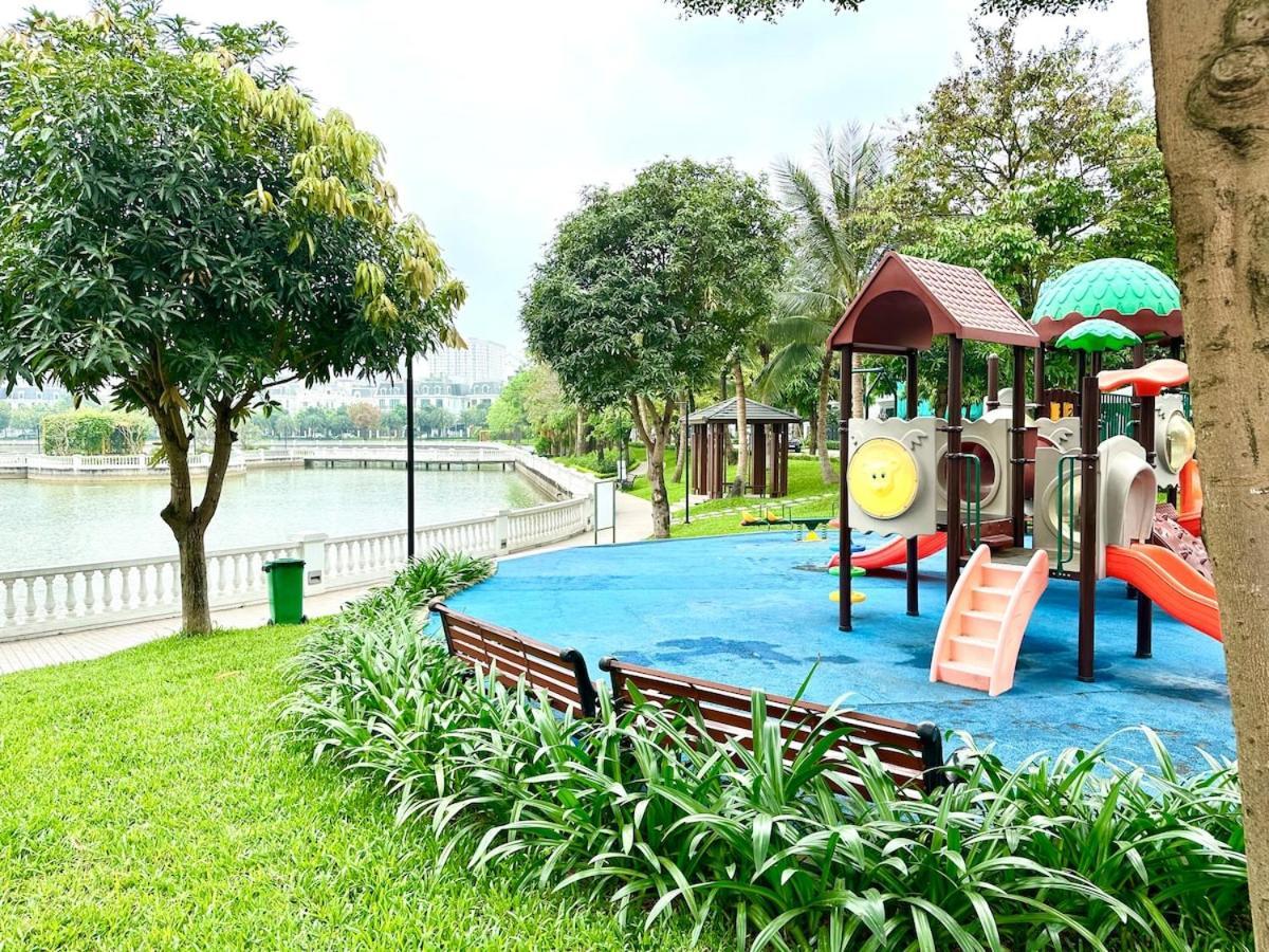 Fully Furnished Studio, 5 Star Class With Gym, Pools, Tennis Yard & Other Outdoor Sport Căn hộ