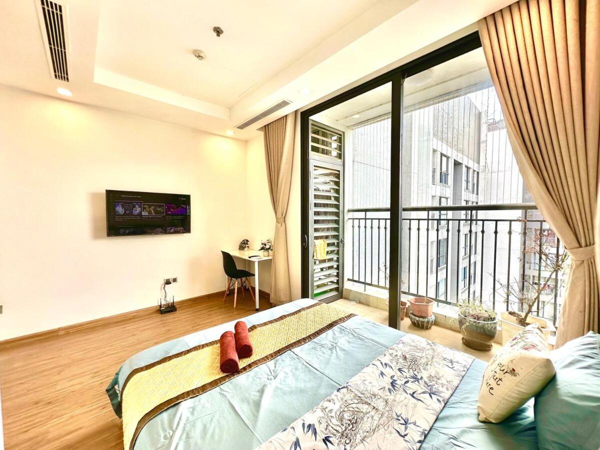 Fully Furnished Studio, 5 Star Class With Gym, Pools, Tennis Yard & Other Outdoor Sport Căn hộ *