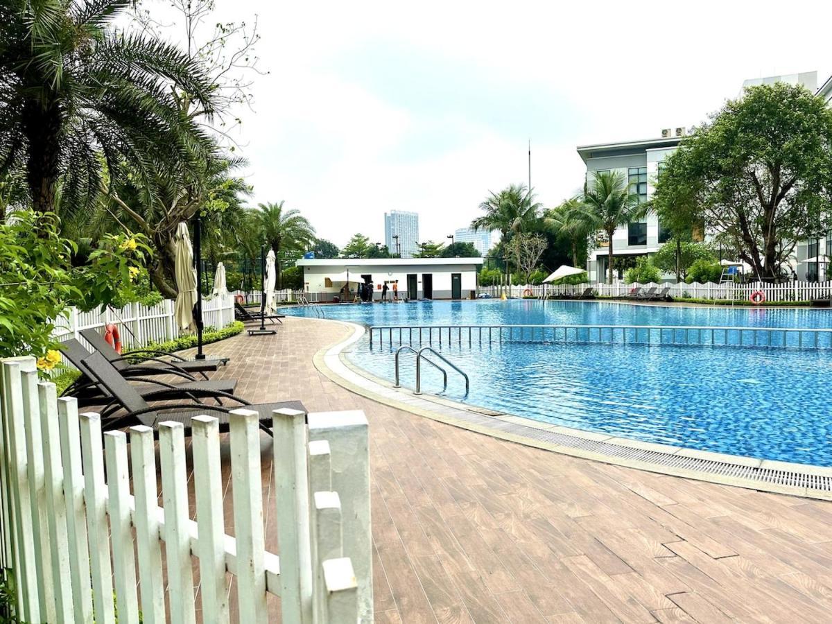 Fully Furnished Studio, 5 Star Class With Gym, Pools, Tennis Yard & Other Outdoor Sport Hà Nội