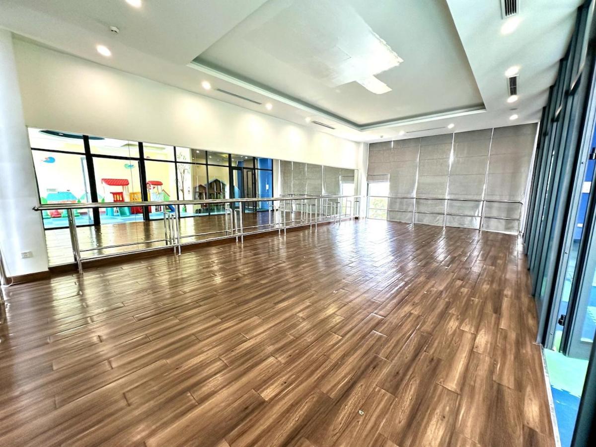 Fully Furnished Studio, 5 Star Class With Gym, Pools, Tennis Yard & Other Outdoor Sport * Hà Nội