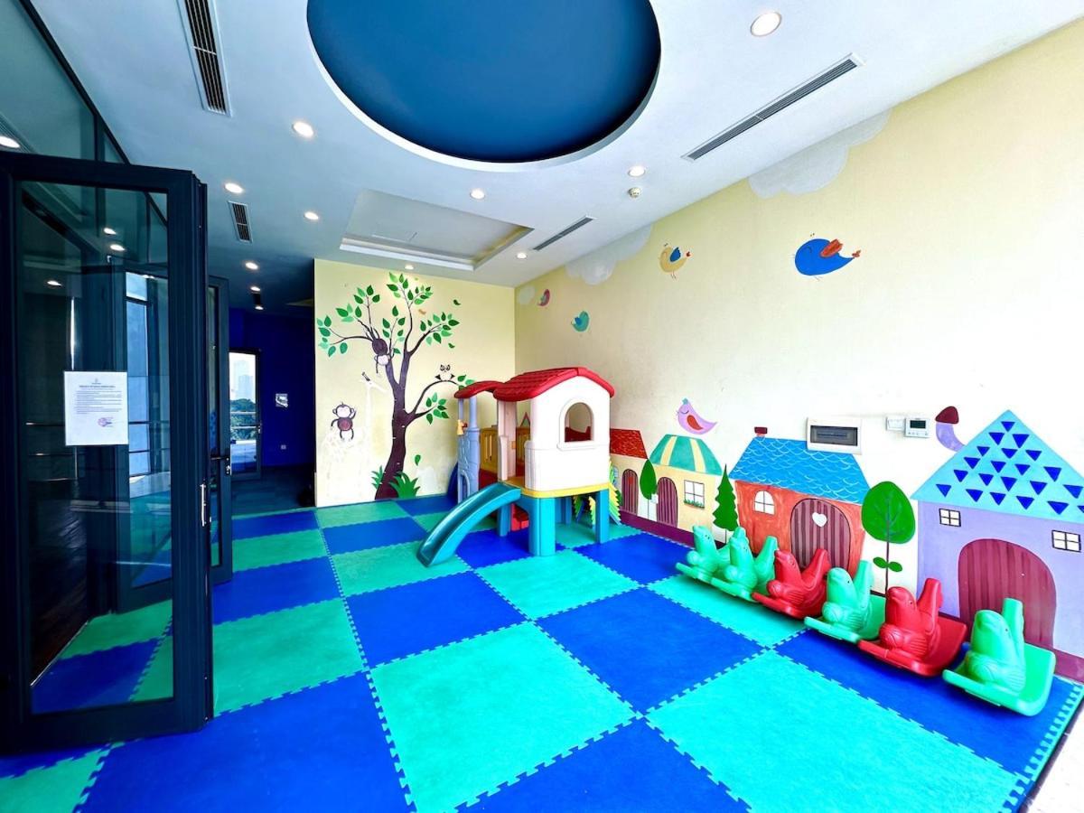 Căn hộ Fully Furnished Studio, 5 Star Class With Gym, Pools, Tennis Yard & Other Outdoor Sport Hà Nội