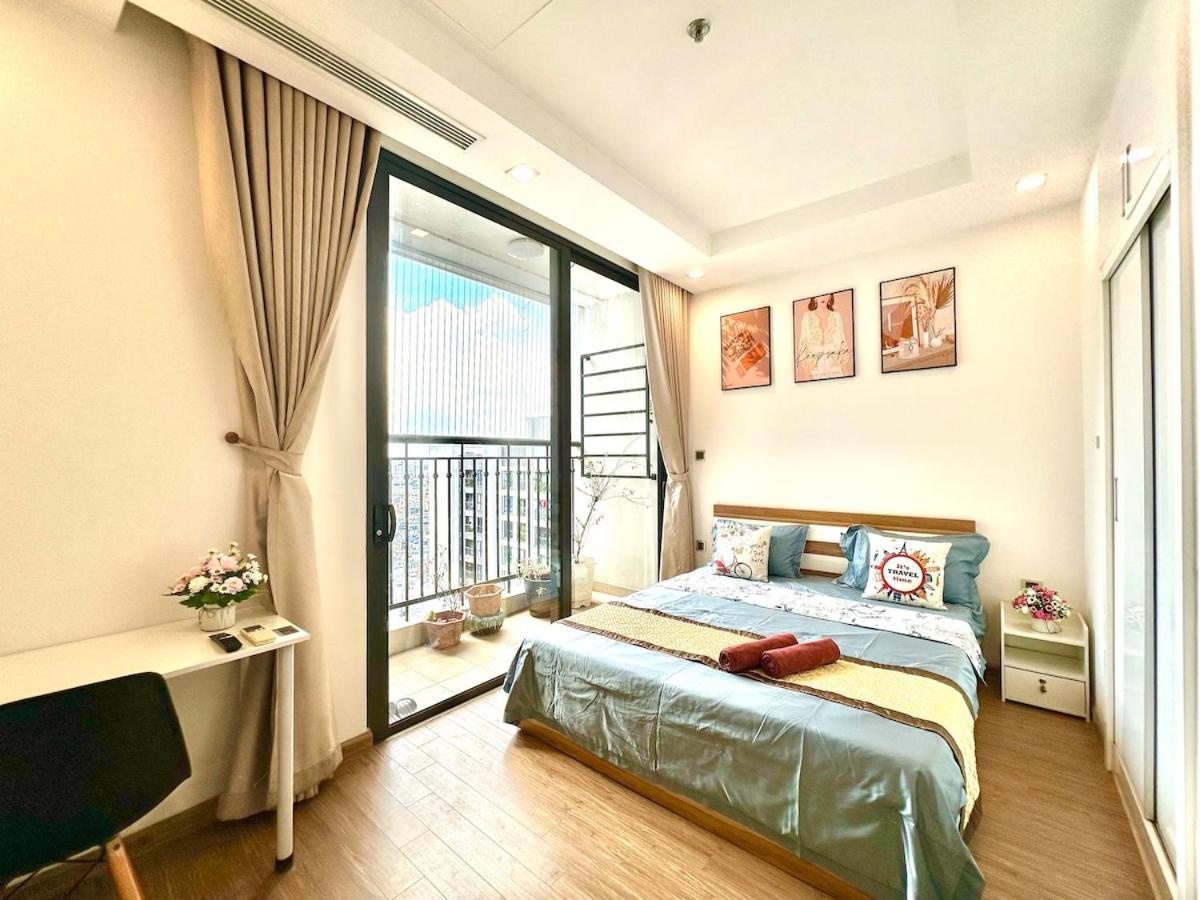 Căn hộ Fully Furnished Studio, 5 Star Class With Gym, Pools, Tennis Yard & Other Outdoor Sport